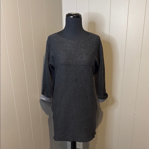 Tahari Women’s XS Gray Crew Neck Sweater Tunic Style Cropped Sleeve - Picture 1 of 6